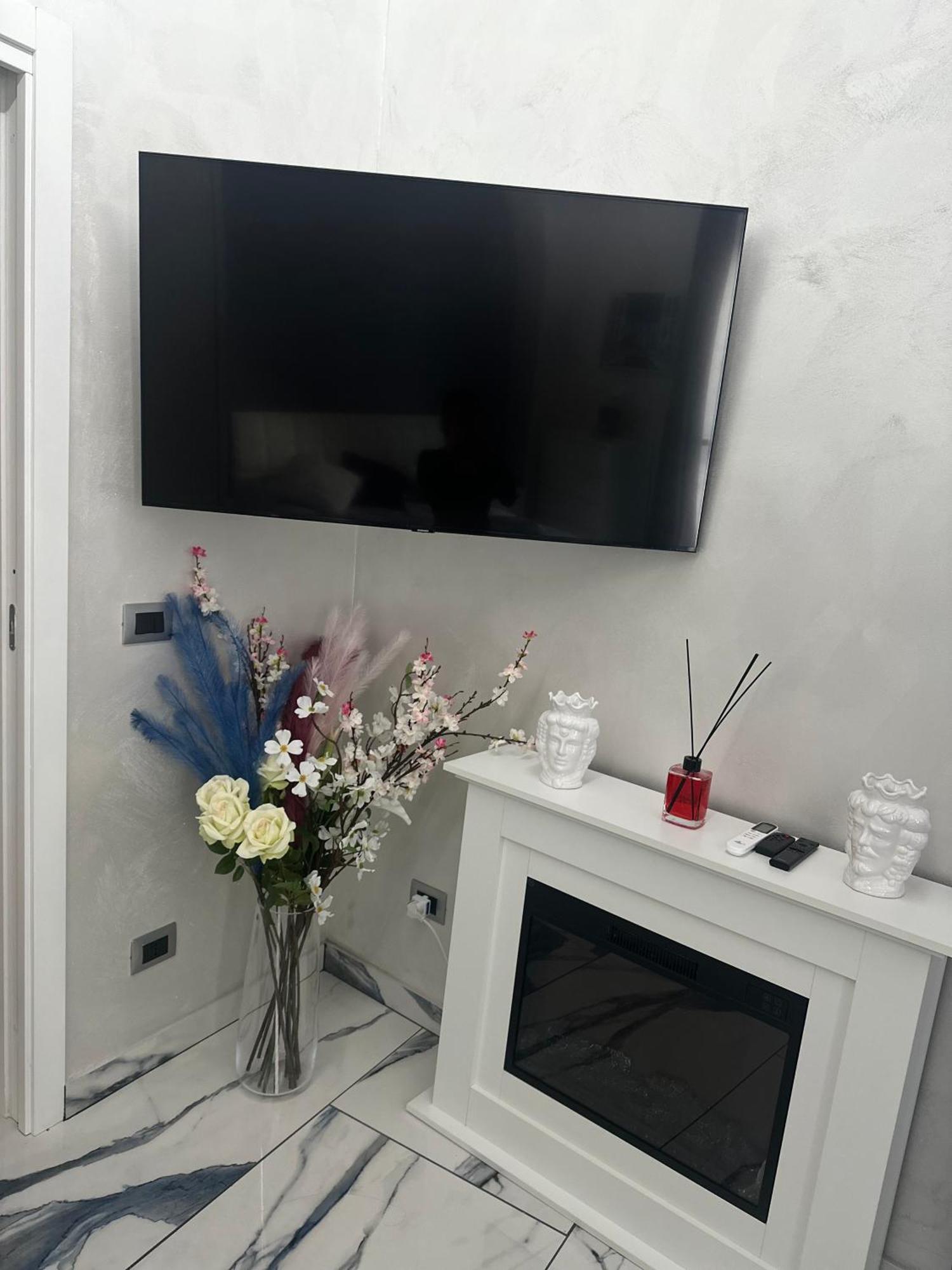 Naomi Luxury Home CTA Room photo